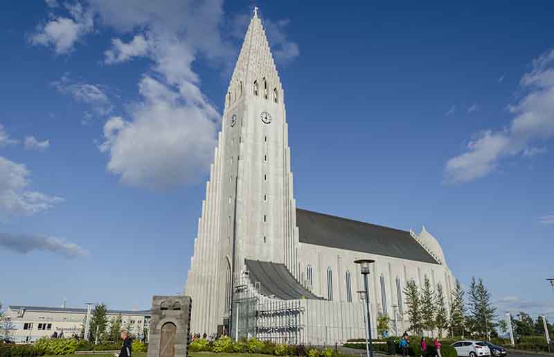 Islandia 008 - Reikjavik - iglesia de Hallgrimur.jpg